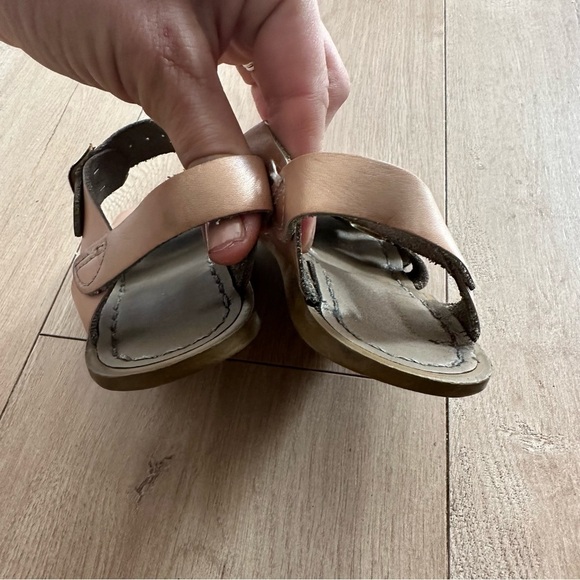 Salt Water Sandals
Original Salt Water Sandals in Rose Gold 11 Girls - Picture 5 of 6